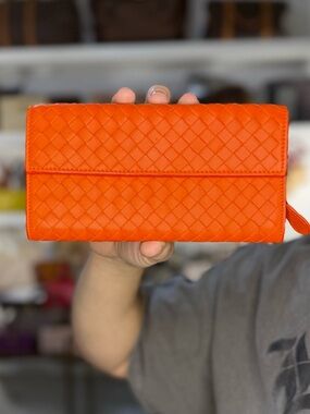 BOTTEGA VENETA ORANGE WALLET